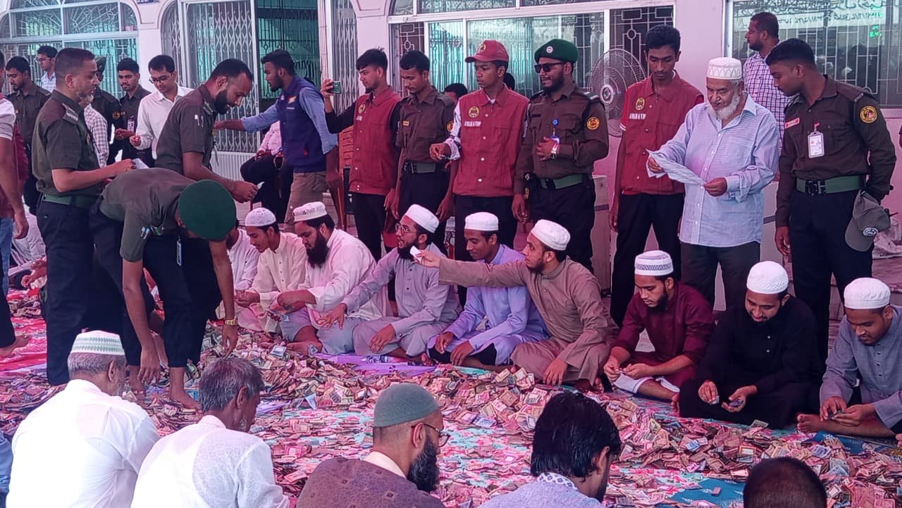 শাহজালালের মাজারের দানবাক্সে এবার ১৮ দিনে মিলল ৪৭ লাখ টাকা