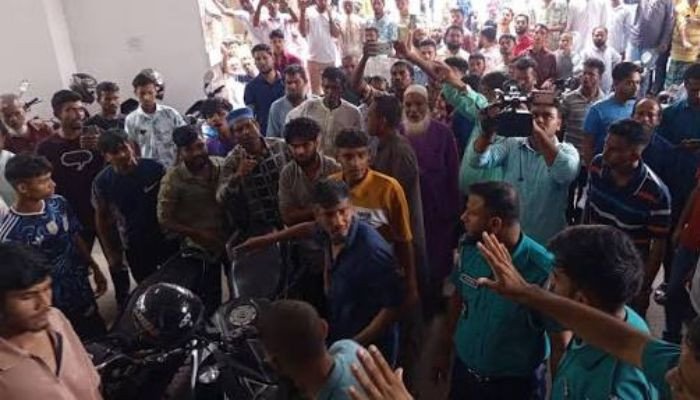 আদালত চত্বরে ফের হামলার শিকার ফাহিমা হত্যা মামলার প্রধান আসামি