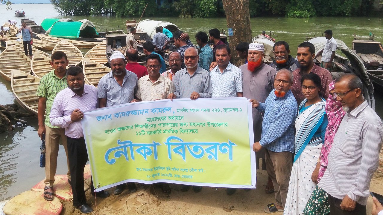 সুনামগঞ্জ হাওরের শিক্ষার্থীদের জন্য ১৬ বিদ্যালয়ে নৌকা