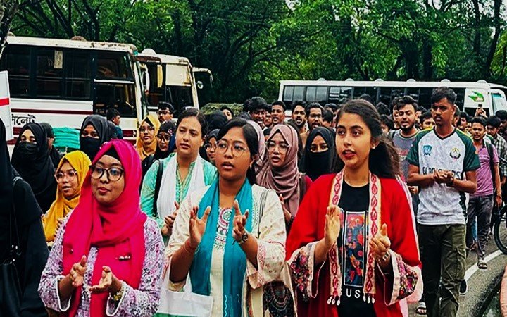 খাবারের মান নিয়ে অভিযোগ করায় শিক্ষার্থীকে মারধর, শাবিপ্রবিতে বিক্ষোভ