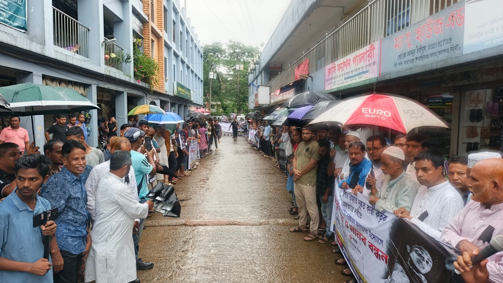 সিলেটে কিশোর রিফাত হত্যাকারীদের বিচার দাবিতে আছিরগঞ্জে মানববন্ধন