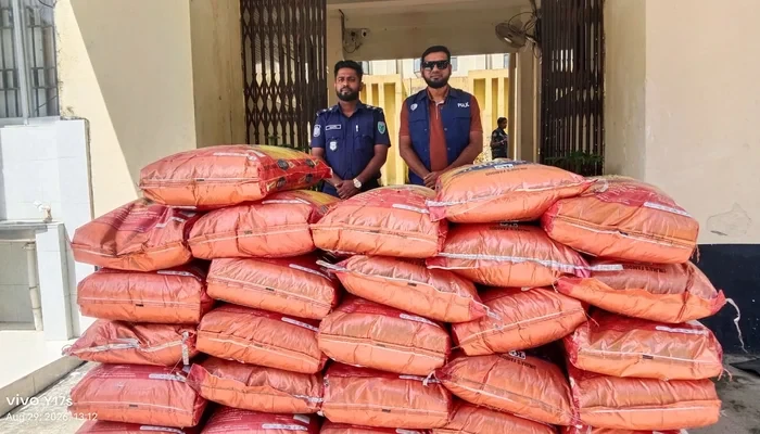 গোয়াইনঘাটে ৩১ বস্তা ভারতীয় জিরা ও বারকি নৌকা জব্দ