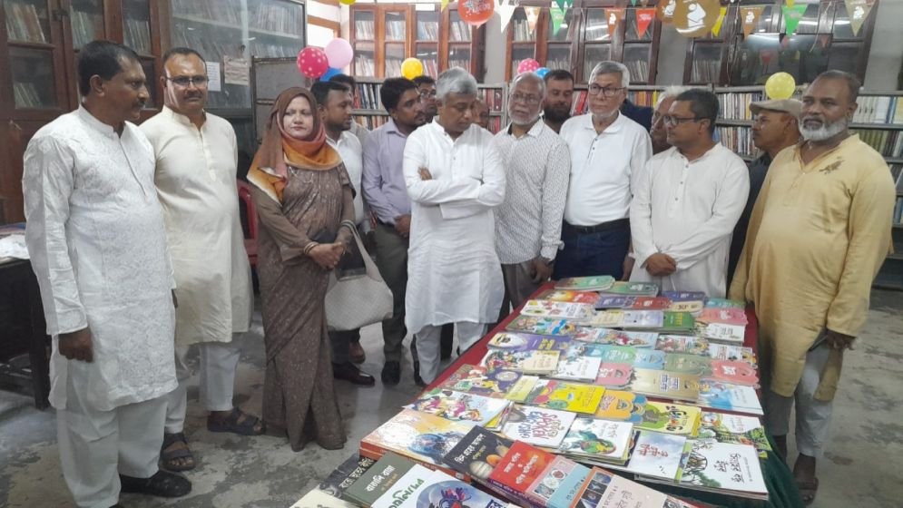 ডিজিটাল ডিভাইস থেকে বইয়ের পাতায় ফিরতে হবে: প্রতিমন্ত্রী