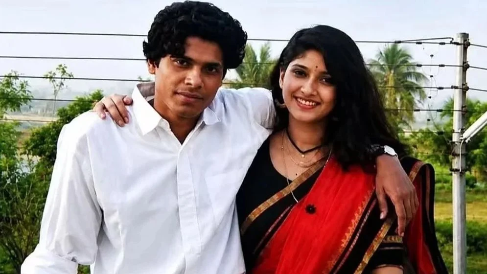 জেমস-রথীর সেই পুরোনো ছবি নিয়ে নতুন করে যা জানা গেল