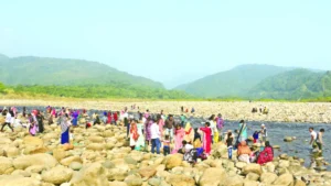 জাফলং-সাদাপাথরে পর্যটকের ভিড়, ছুটিতে বাড়তি ব্যবসার আশা